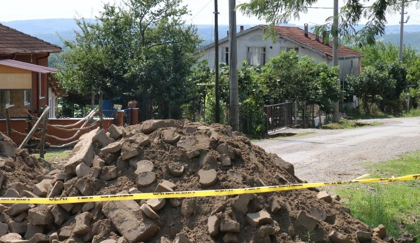 Karantinadaki sokak molozlarla kapatıldı