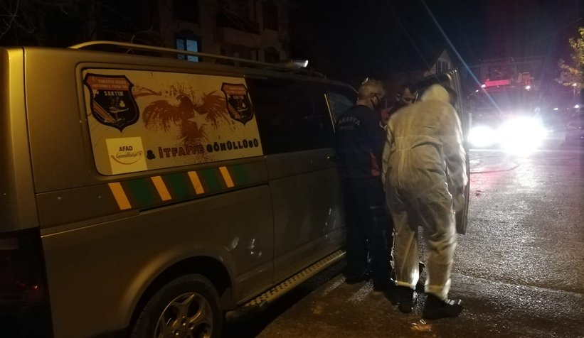 Karantinaydı, odada mahsur kaldı