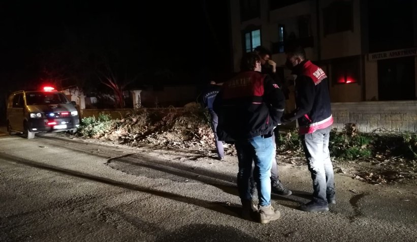 Karantinaydı, odada mahsur kaldı