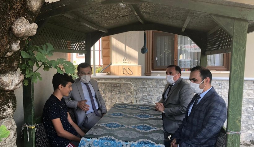 karapurcek-kaymakamindan-sinavlara-hazirlanan-ogrencilere-ziyaretck1zwhvncg
