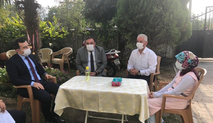karapurcek-kaymakamindan-sinavlara-hazirlanan-ogrencilere-ziyaretck1zwhvncg