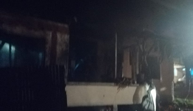  Karapürçek'te ahşap ev yandı