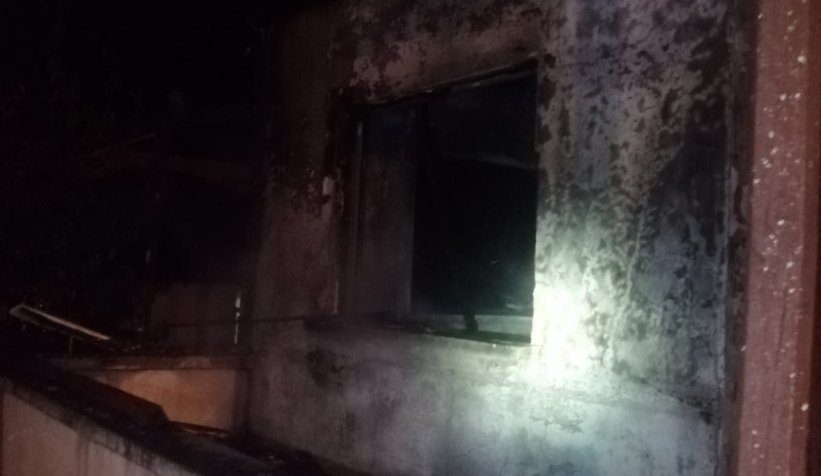  Karapürçek'te ahşap ev yandı