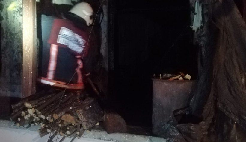  Karapürçek'te ahşap ev yandı