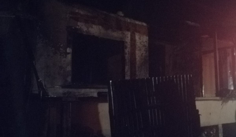  Karapürçek'te ahşap ev yandı