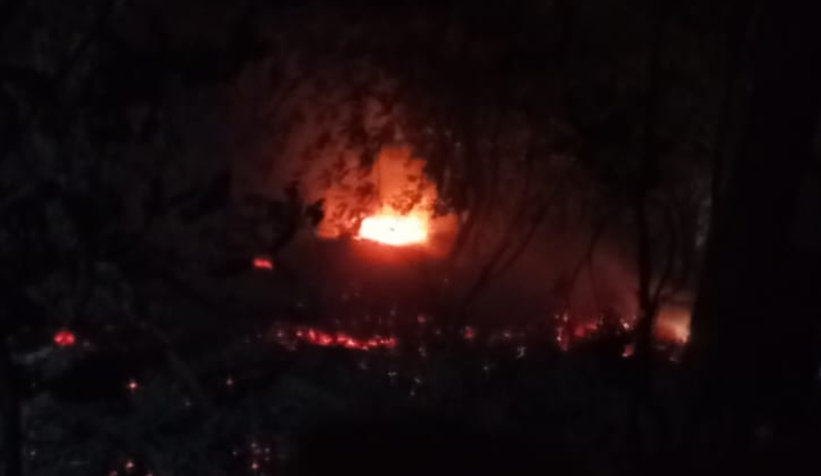 Karapürçek'te fındıklık yandı