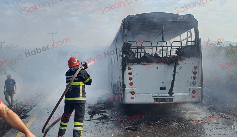 Karapürçek'te işçi servisi yandı