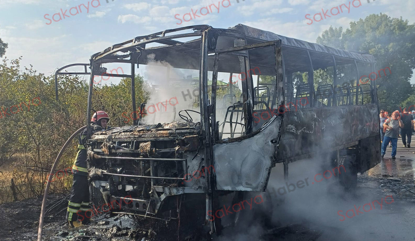 Karapürçek'te işçi servisi yandı