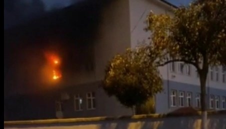 Karapürçek'te okulda yangın çıktı