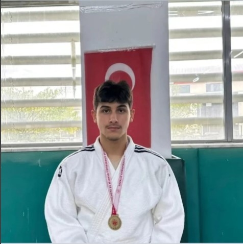 Karapürçekli judocular Bulgaristan'dan madalyalarla döndü