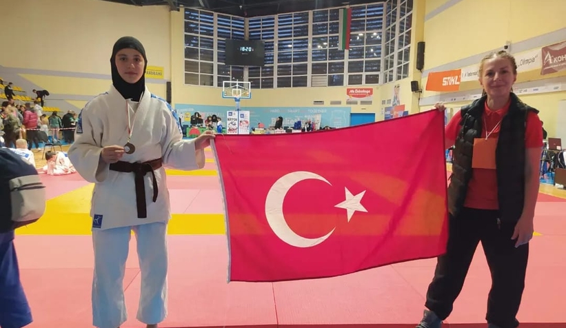 Karapürçekli judocular Bulgaristan'dan madalyalarla döndü