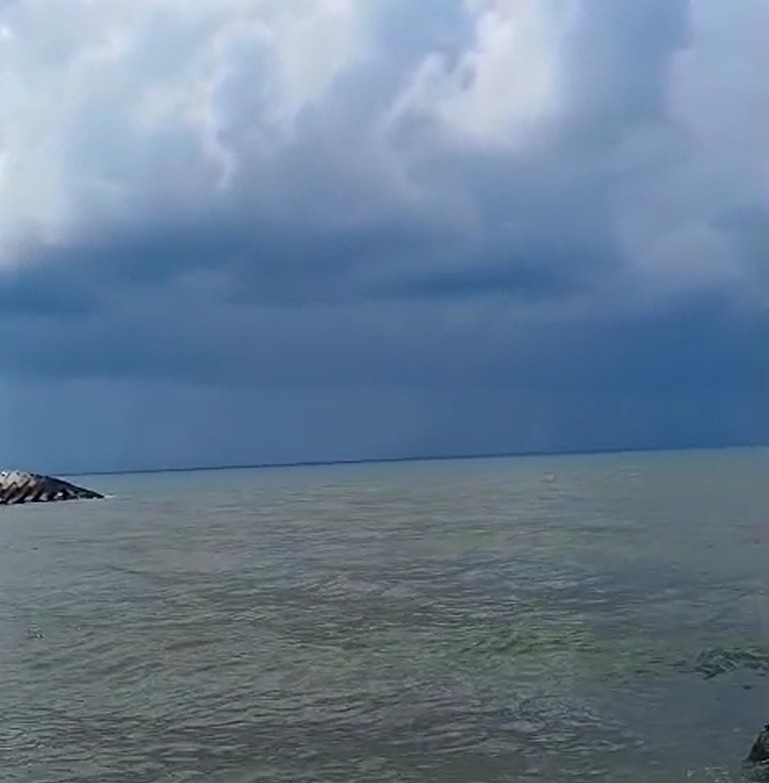 Karasu açıklarında hortum oluştu