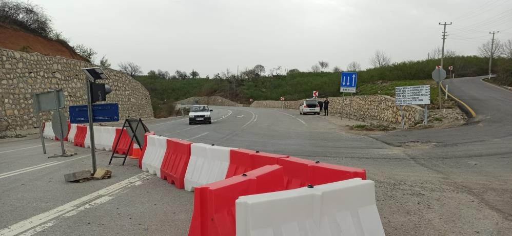 karasu-akcakoca-yolunda-ulasim-eski-yoldan-saglaniyortkjodk5adx