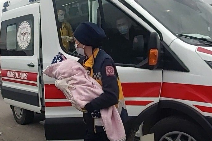 Karasu'da can pazarı: 1'i bebek 4 yaralı