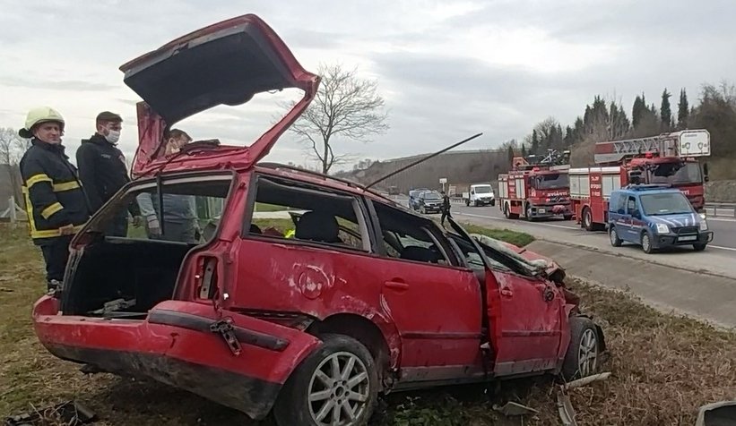 Karasu'da can pazarı: 1'i bebek 4 yaralı