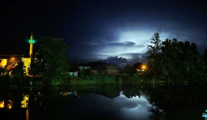 karasu-da-essiz-simsek-fotograflariotr1rkt4en