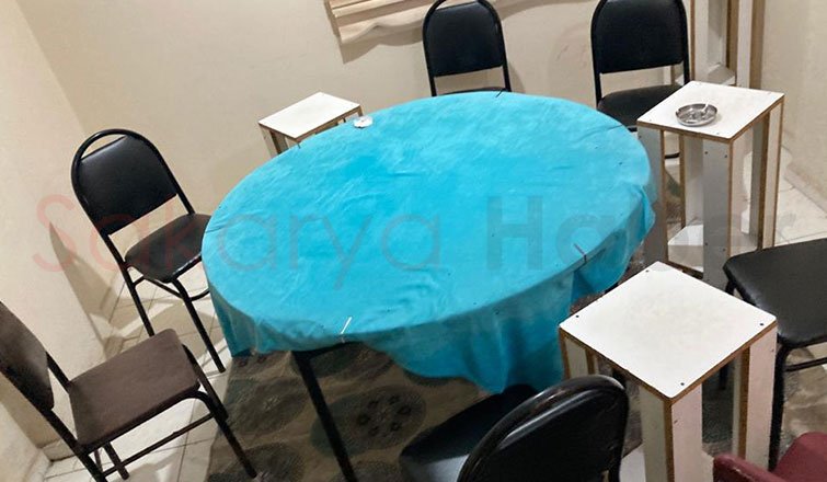 Karasu'da eve kumar baskını: 16 kişi yakalandı