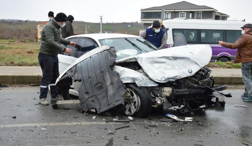 Karasu'da feci kaza; 2 yaralı