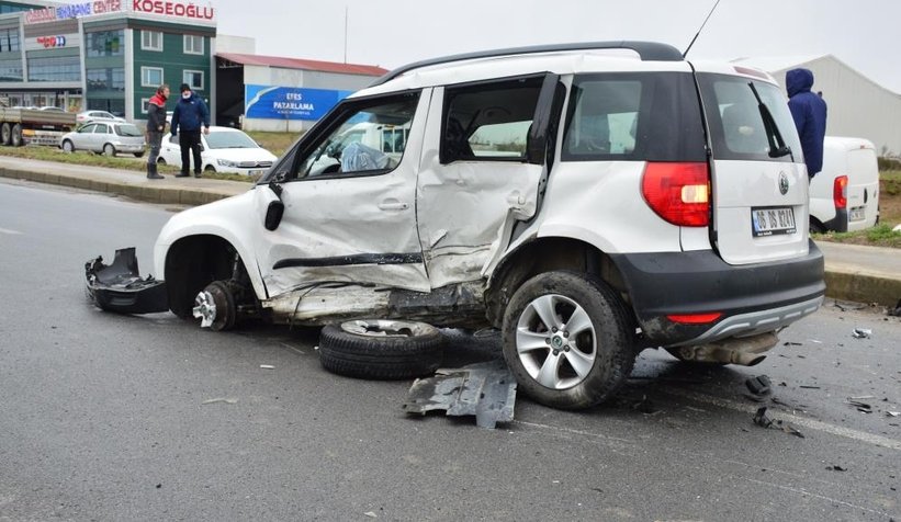 Karasu'da feci kaza; 2 yaralı