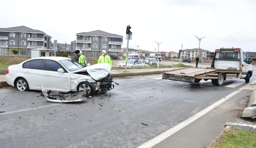 Karasu'da feci kaza; 2 yaralı