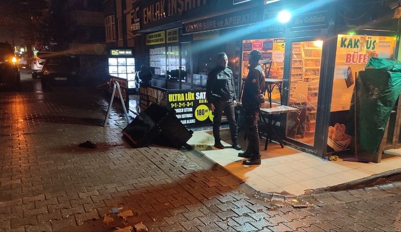 Üvey oğlunu silahla öldürdü