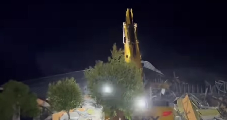 Karasu'da ki o tatil köyü yıkıldı