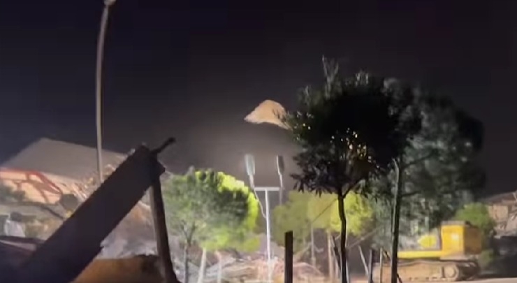 Karasu'da ki o tatil köyü yıkıldı