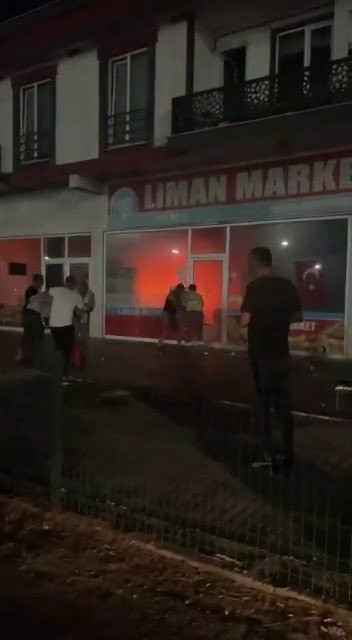 Karasu'da markette yangın