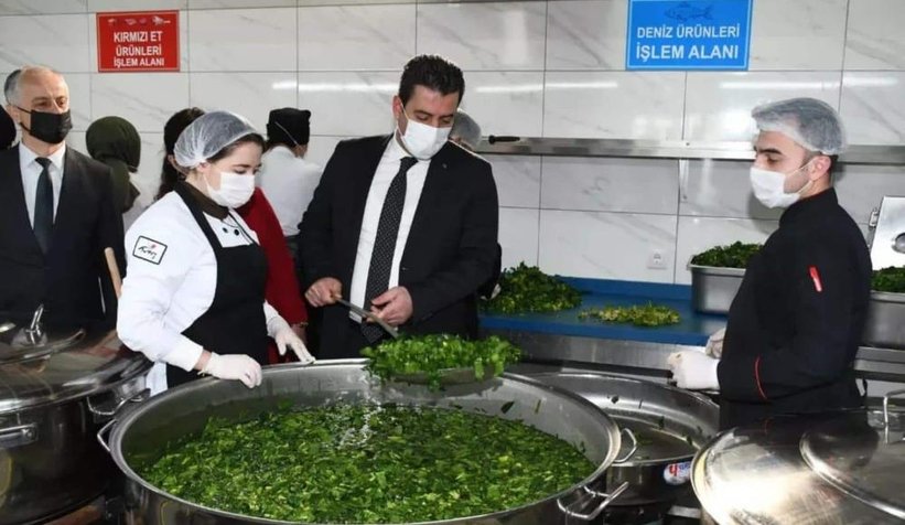 karasu-da-ogrenciler-2-bin-200-kisiye-yemek-uretiyorqkfocuxxaj