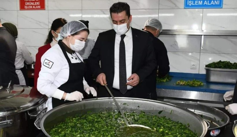 karasu-da-ogrenciler-2-bin-200-kisiye-yemek-uretiyorqkfocuxxaj