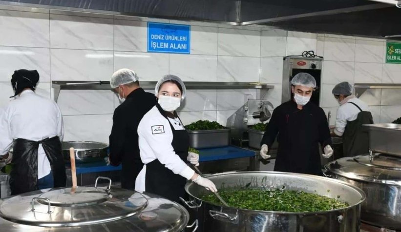 karasu-da-ogrenciler-2-bin-200-kisiye-yemek-uretiyorqkfocuxxaj