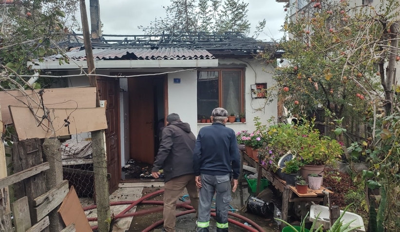 Karasu'da yangın: 1 kişi dumandan etkilendi