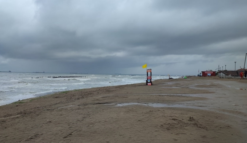Karasu Sahili'nde tatile bir günlük yağış molası