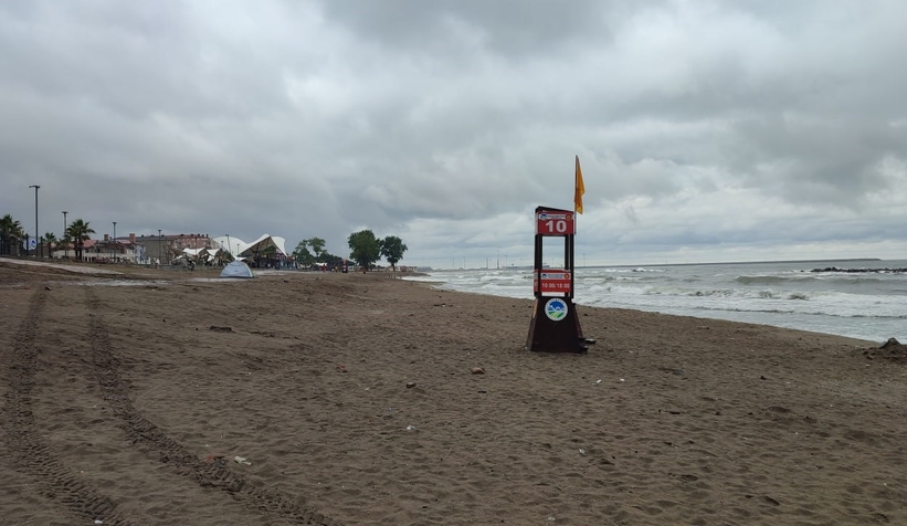 Karasu Sahili'nde tatile bir günlük yağış molası
