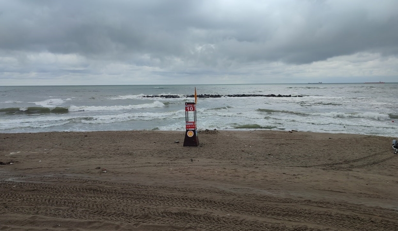 Karasu Sahili'nde tatile bir günlük yağış molası