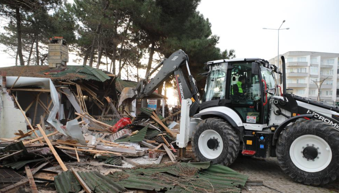 Karasu sahilinde yıkımlar başladı