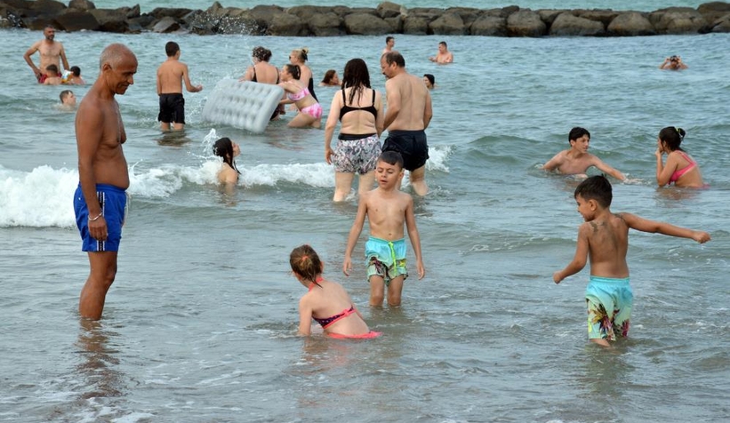 Karasu'ya bayramda tatilci akını