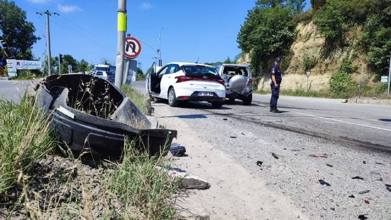 karasu-yolunda-cip-ile-otomobil-carpisti-6-yaralizdz2blztej