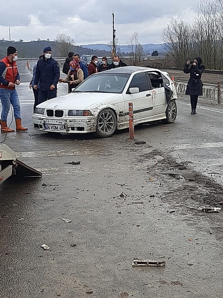 Karasu yolunda feci kaza: 3 yaralı