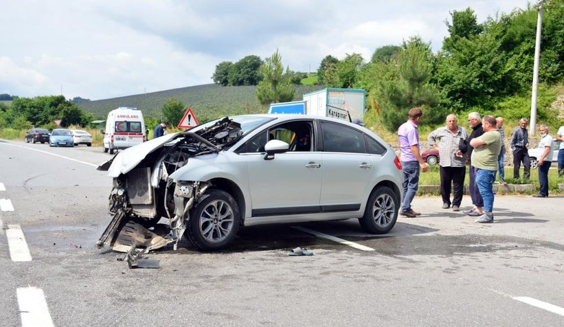 Karasu yolunda kaza: 3 yaralı