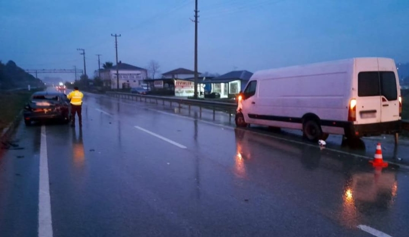 karasu-yolunda-kaza-4-yaralit2nrmzh2y2