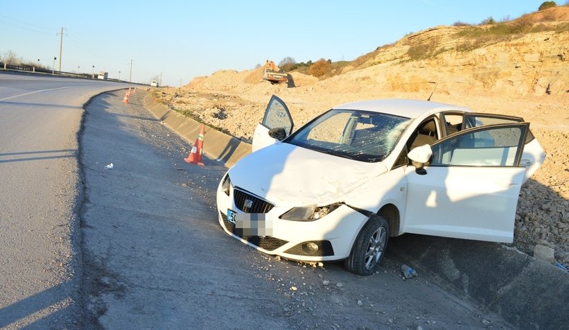 Karasu yolunda kaza; Emniyet kemerleri kurtardı