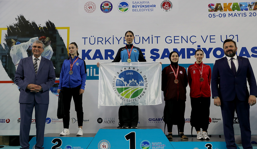 karate-siyonasina-buyuksehirli-sporcular-damga-vurdutvfstgpeb2