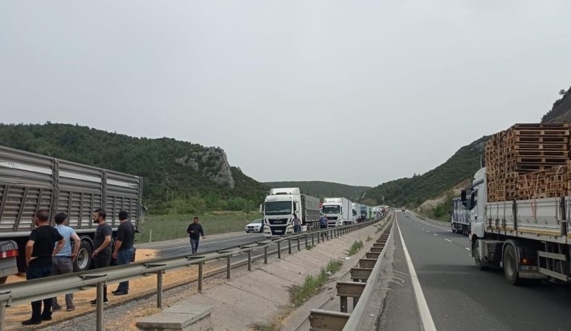 Karayolu savaş alanına döndü