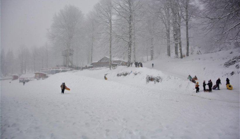 Karda doyasıya eğlendiler