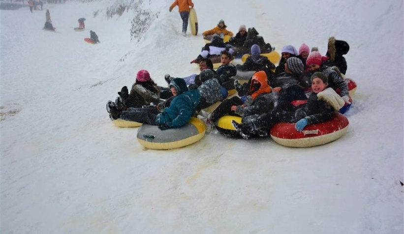 Karda doyasıya eğlendiler