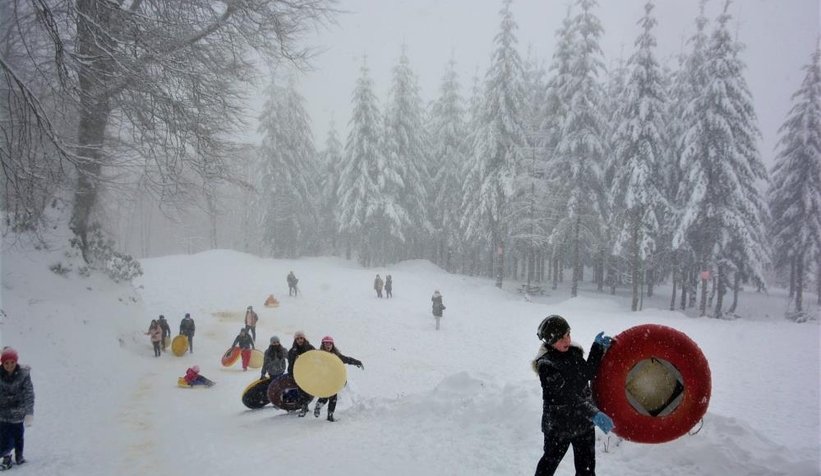 Karda doyasıya eğlendiler