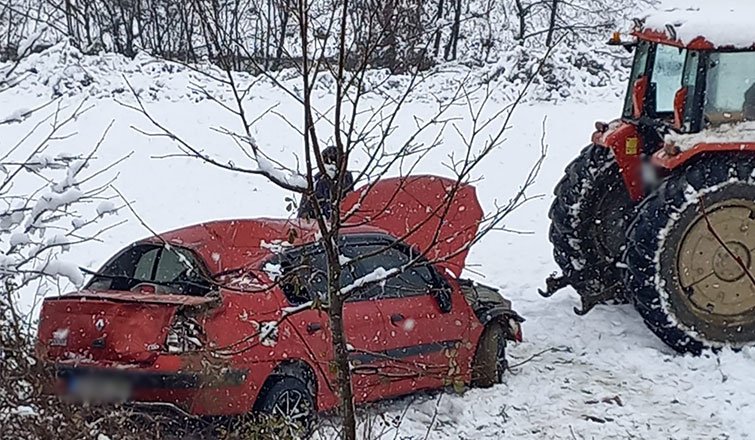 Karda kayıp şarampole uçtu