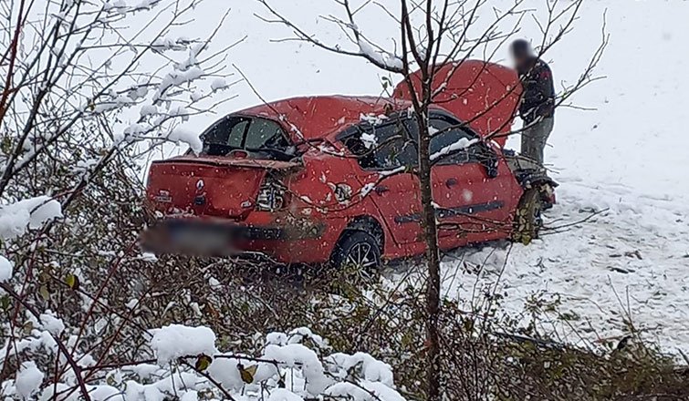 Karda kayıp şarampole uçtu