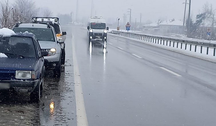 Karda kayıp şarampole uçtu